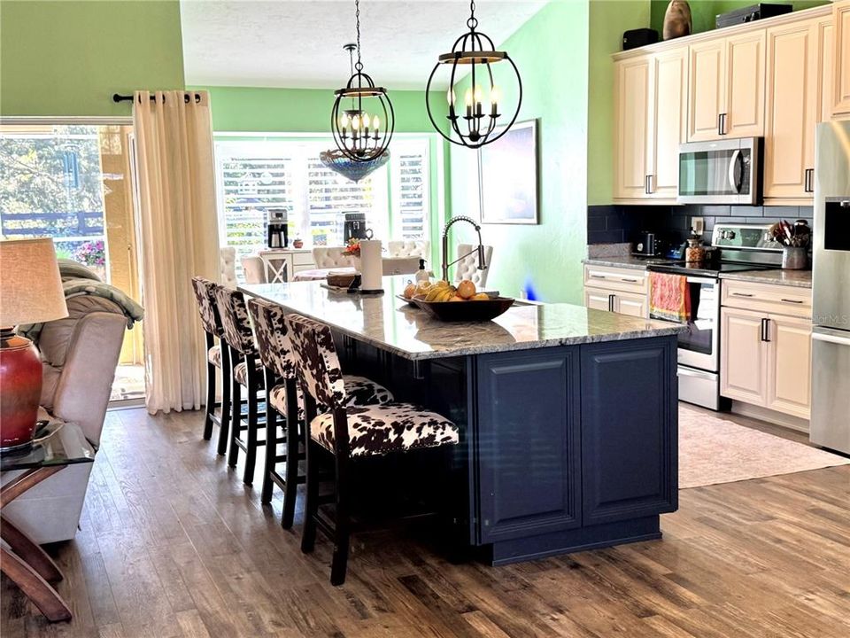 Activo con contrato: $674,900 (3 camas, 2 baños, 2082 Pies cuadrados)