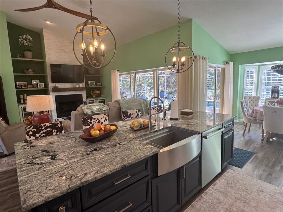 Activo con contrato: $674,900 (3 camas, 2 baños, 2082 Pies cuadrados)