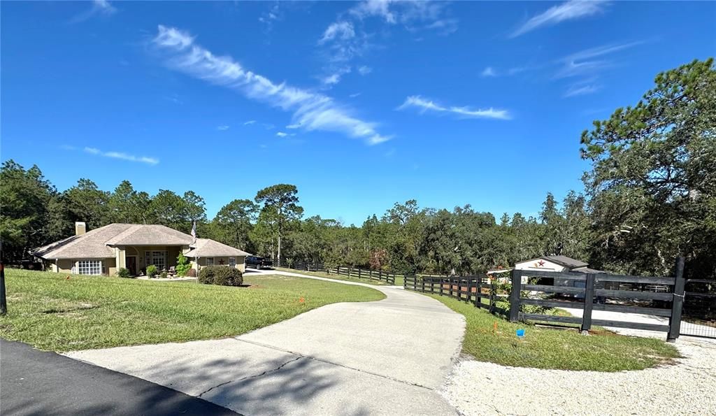 Activo con contrato: $674,900 (3 camas, 2 baños, 2082 Pies cuadrados)