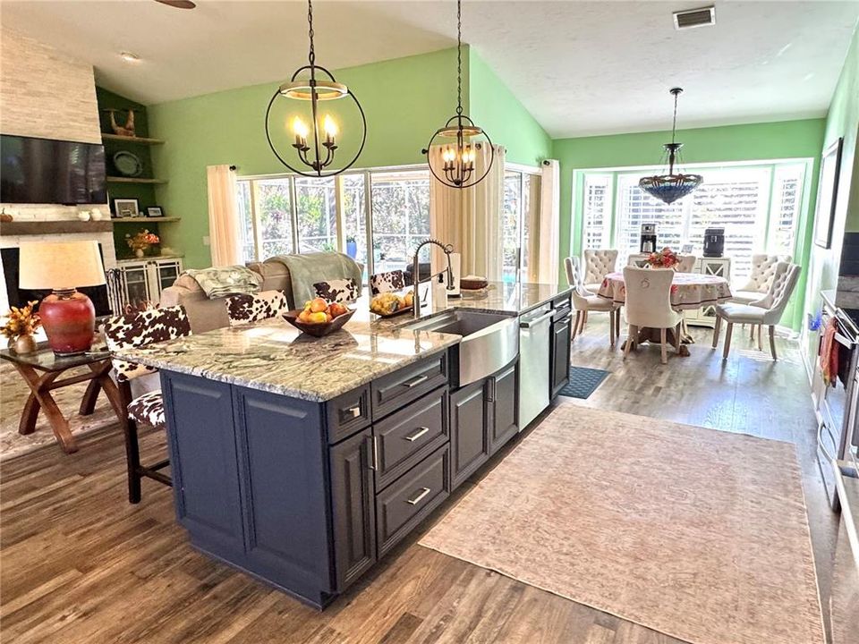 Activo con contrato: $674,900 (3 camas, 2 baños, 2082 Pies cuadrados)