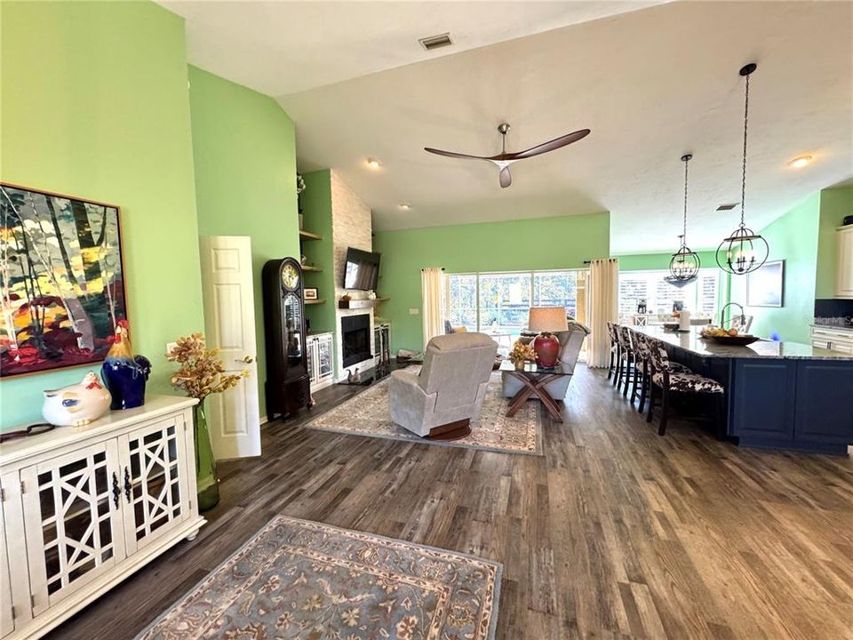 Activo con contrato: $674,900 (3 camas, 2 baños, 2082 Pies cuadrados)