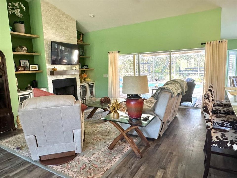 Activo con contrato: $674,900 (3 camas, 2 baños, 2082 Pies cuadrados)