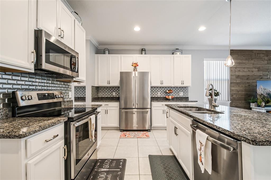 合同活跃: $299,900 (3 贝兹, 2 浴室, 1542 平方英尺)