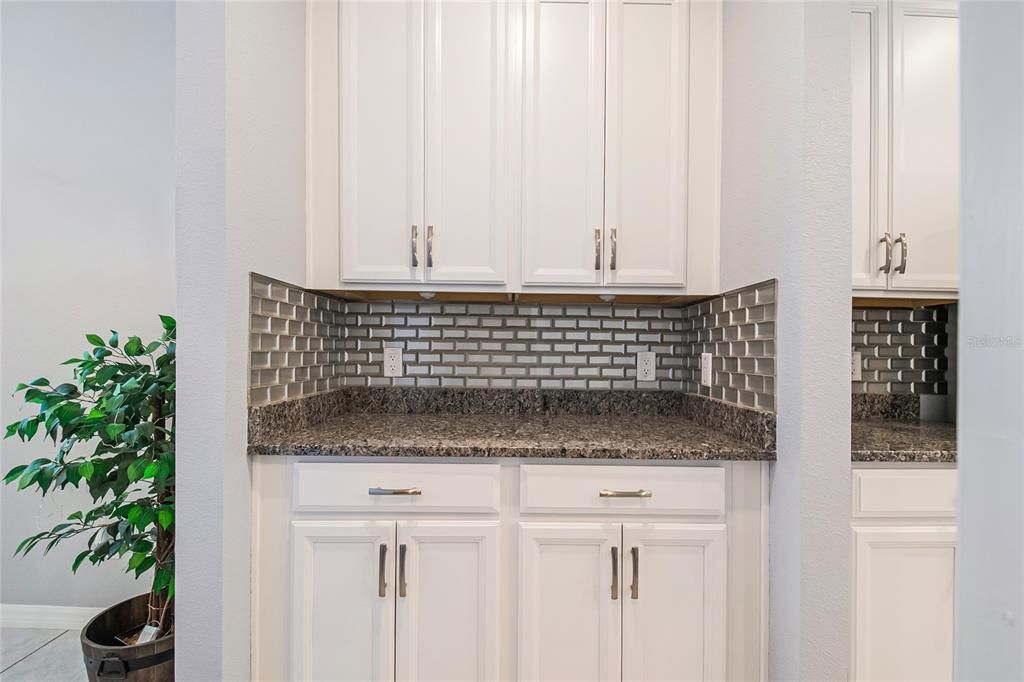 合同活跃: $299,900 (3 贝兹, 2 浴室, 1542 平方英尺)