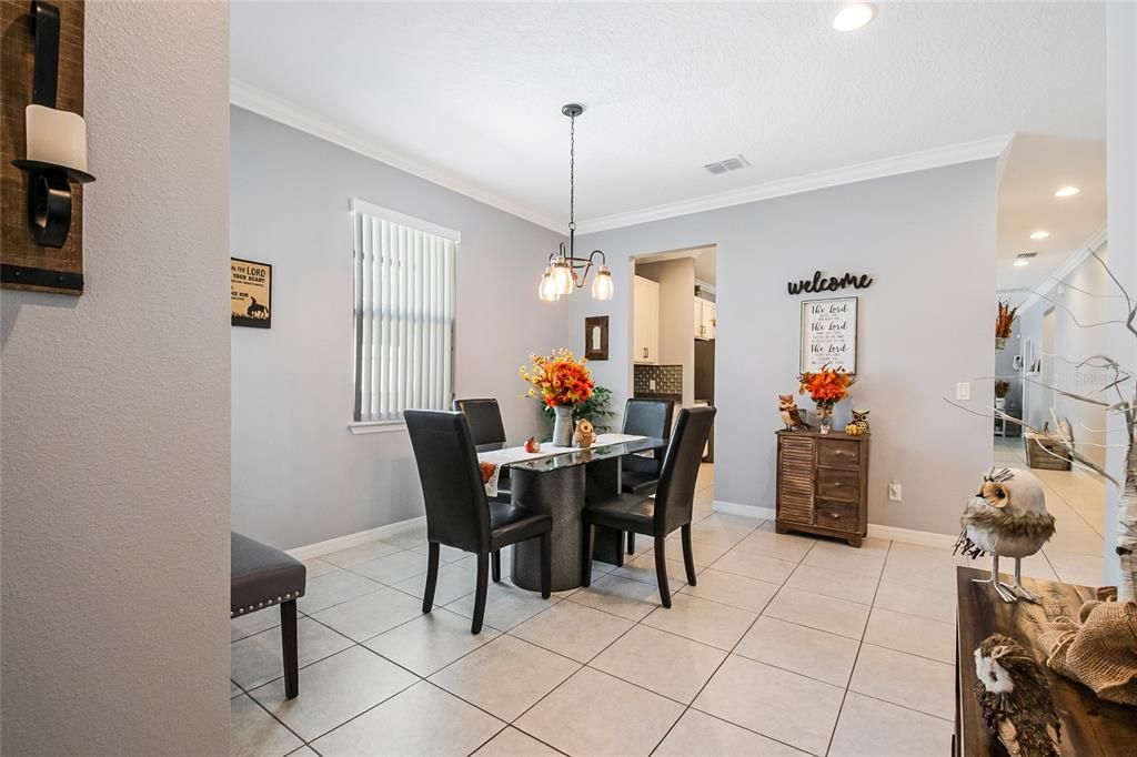 合同活跃: $299,900 (3 贝兹, 2 浴室, 1542 平方英尺)