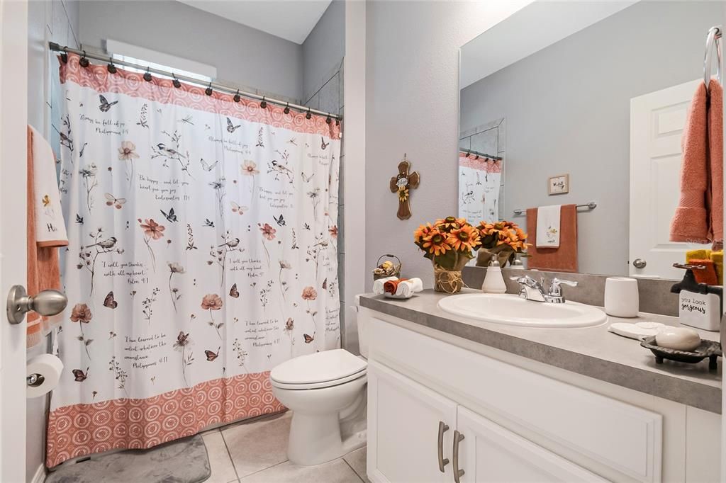 合同活跃: $299,900 (3 贝兹, 2 浴室, 1542 平方英尺)