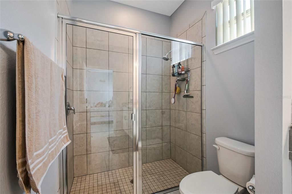 合同活跃: $299,900 (3 贝兹, 2 浴室, 1542 平方英尺)