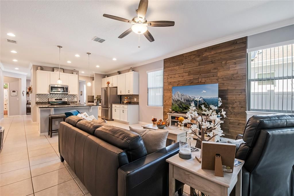 合同活跃: $299,900 (3 贝兹, 2 浴室, 1542 平方英尺)