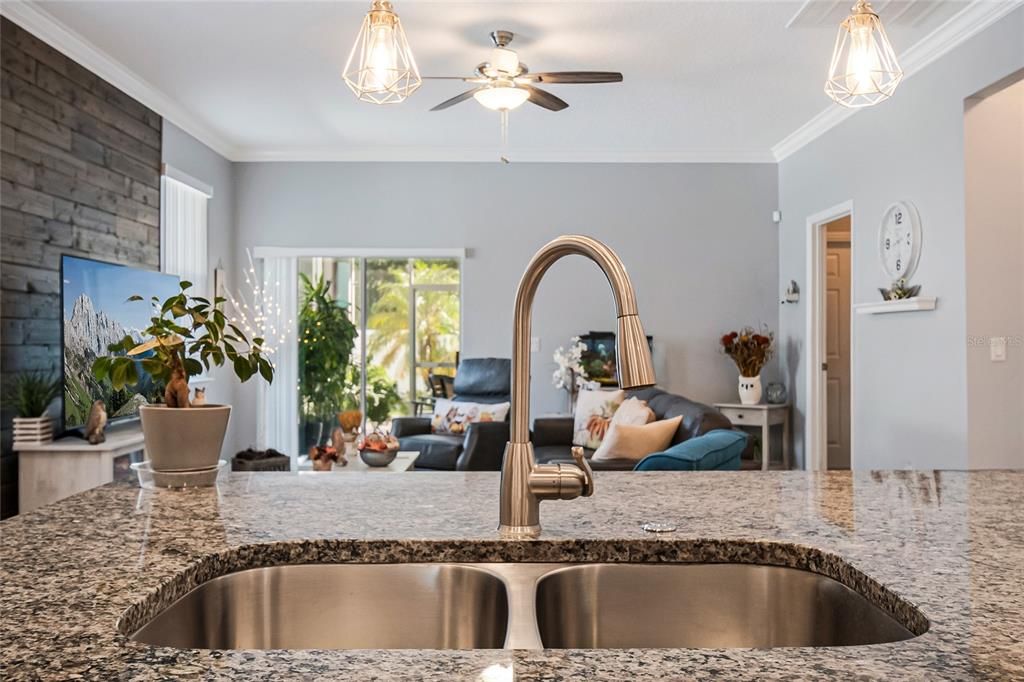 合同活跃: $299,900 (3 贝兹, 2 浴室, 1542 平方英尺)