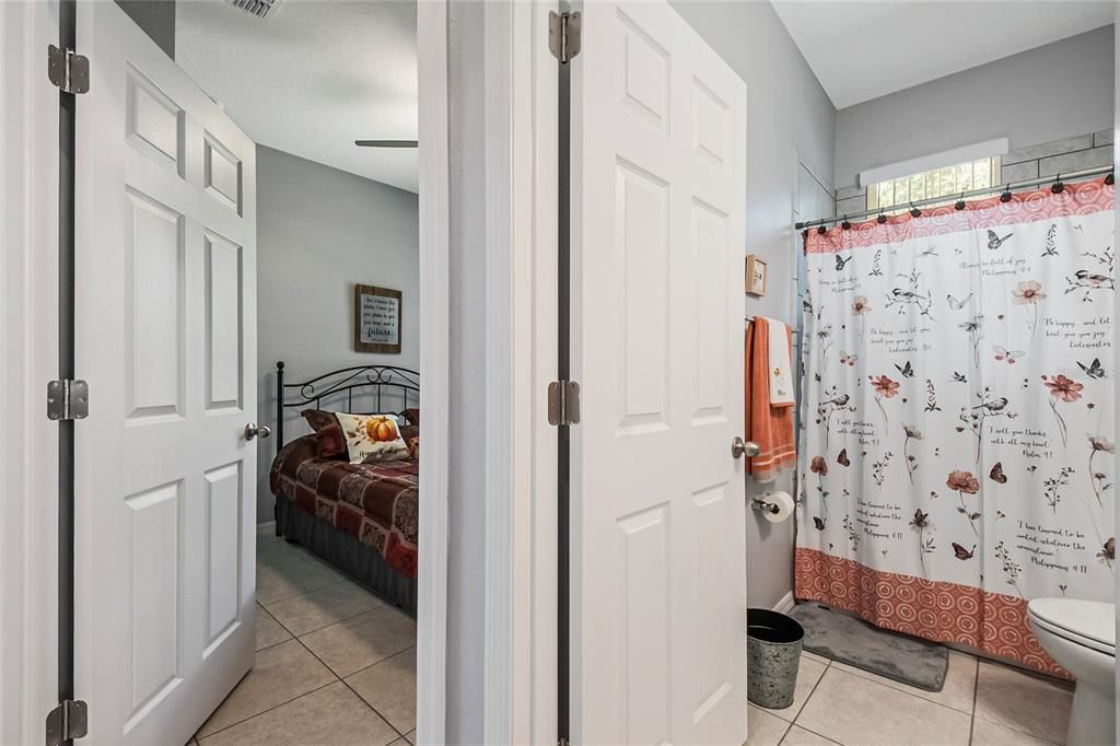 合同活跃: $299,900 (3 贝兹, 2 浴室, 1542 平方英尺)