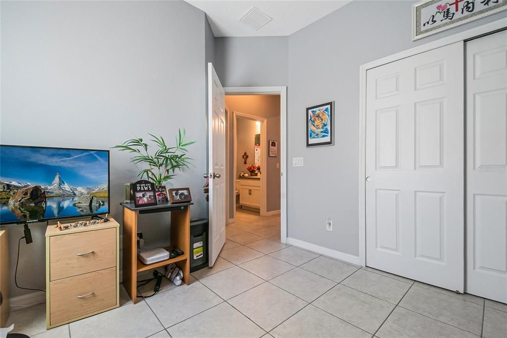 合同活跃: $299,900 (3 贝兹, 2 浴室, 1542 平方英尺)