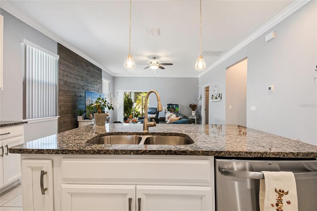 合同活跃: $299,900 (3 贝兹, 2 浴室, 1542 平方英尺)