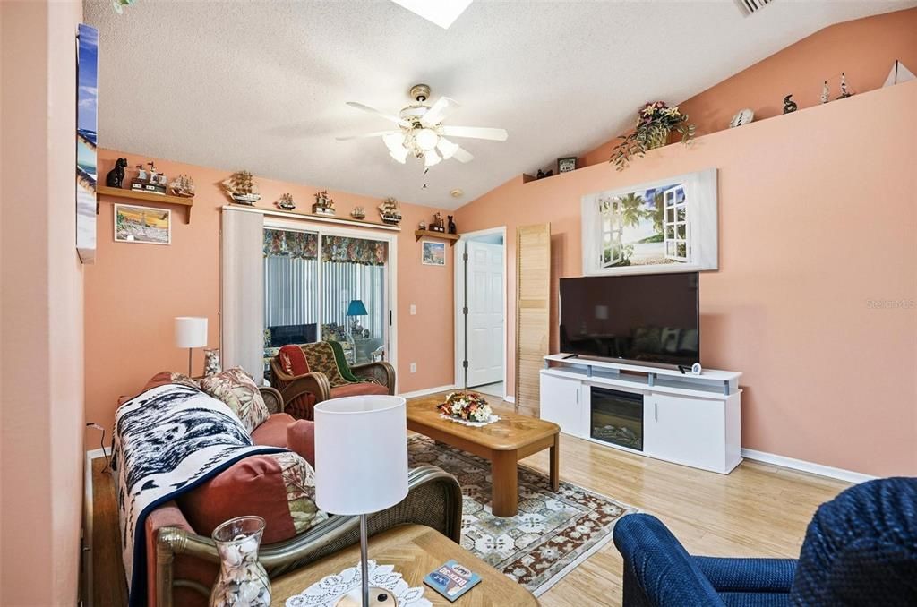 For Rent: $2,000 (3 beds, 2 baths, 1143 Square Feet)