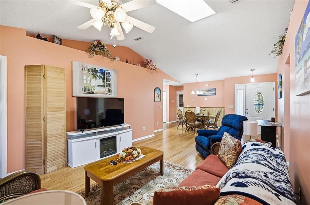 For Rent: $2,000 (3 beds, 2 baths, 1143 Square Feet)