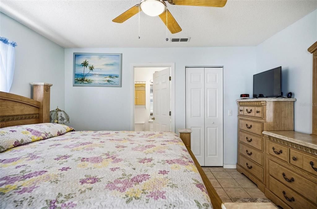 For Rent: $2,000 (3 beds, 2 baths, 1143 Square Feet)