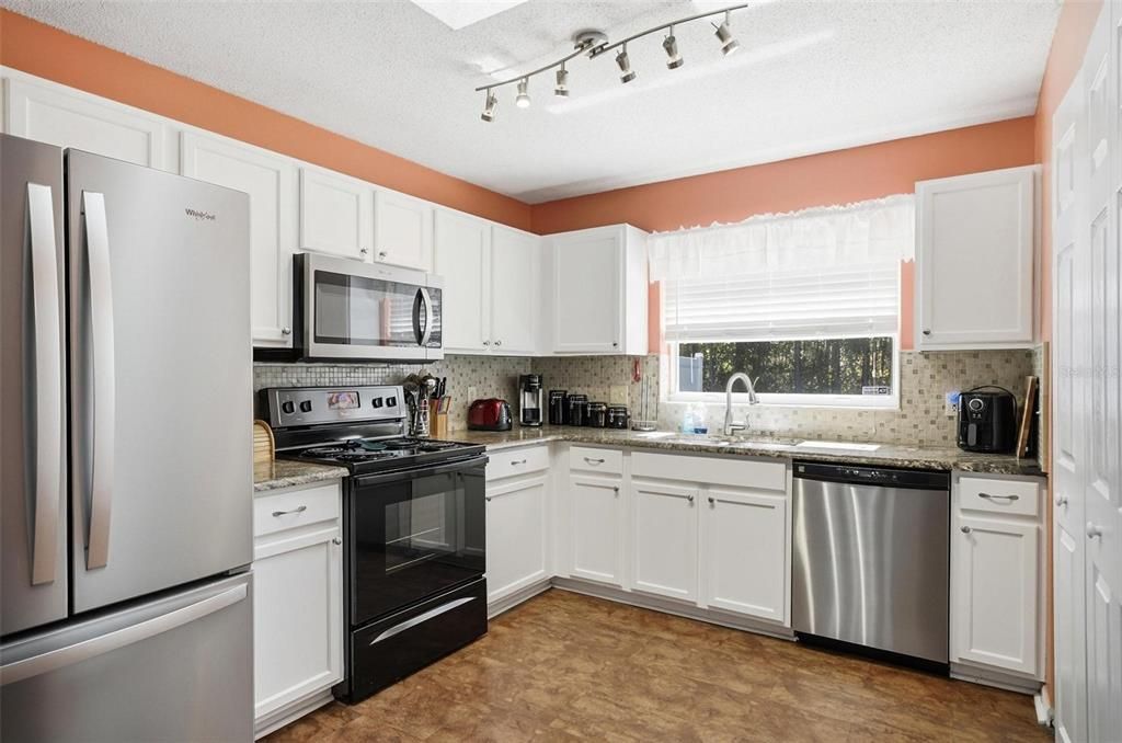 For Rent: $2,000 (3 beds, 2 baths, 1143 Square Feet)