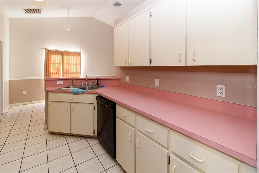 For Sale: $315,000 (3 beds, 2 baths, 1548 Square Feet)