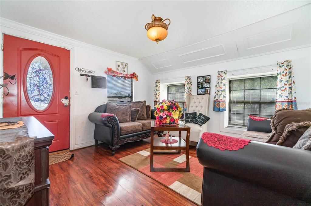 Active With Contract: $225,000 (3 beds, 1 baths, 1288 Square Feet)