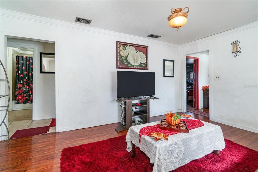 Active With Contract: $225,000 (3 beds, 1 baths, 1288 Square Feet)