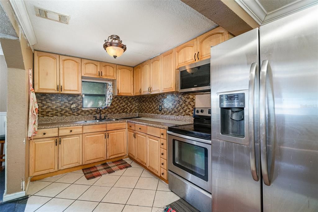 Active With Contract: $225,000 (3 beds, 1 baths, 1288 Square Feet)