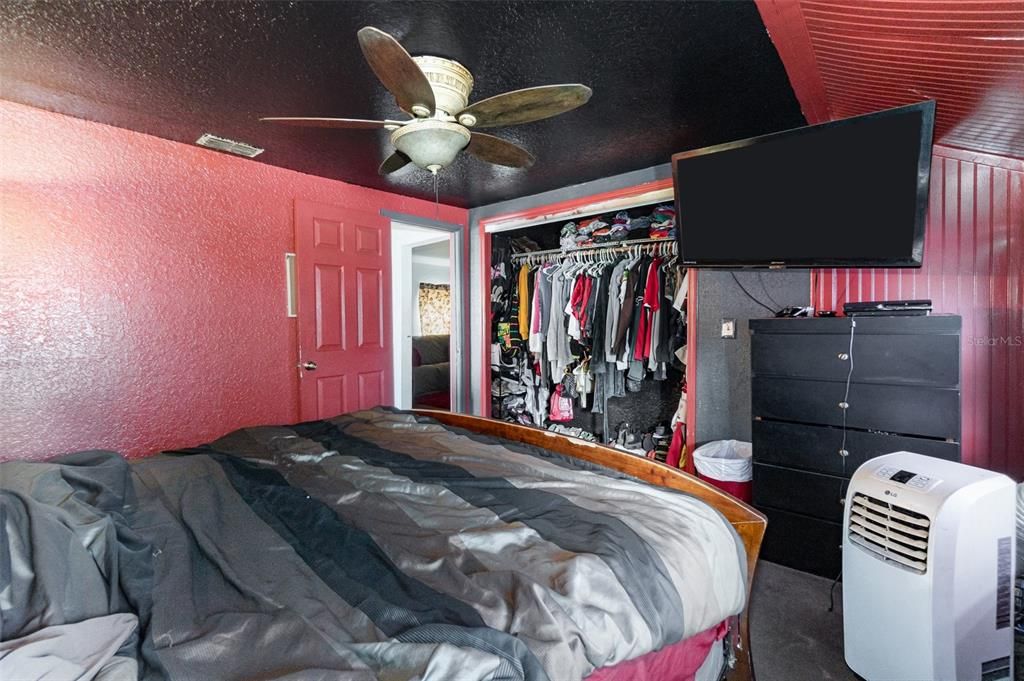 Active With Contract: $225,000 (3 beds, 1 baths, 1288 Square Feet)