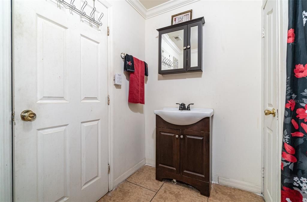 Active With Contract: $225,000 (3 beds, 1 baths, 1288 Square Feet)