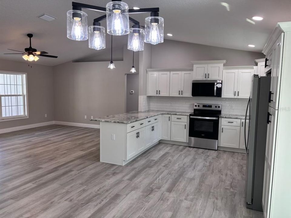 En Venta: $269,900 (4 camas, 2 baños, 1758 Pies cuadrados)