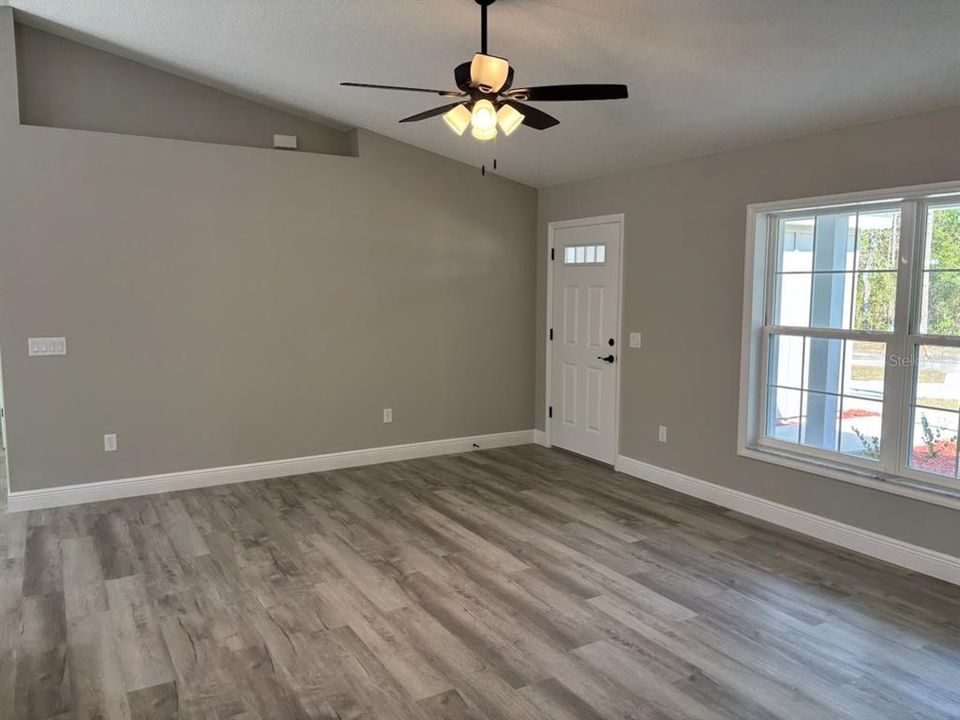 En Venta: $269,900 (4 camas, 2 baños, 1758 Pies cuadrados)