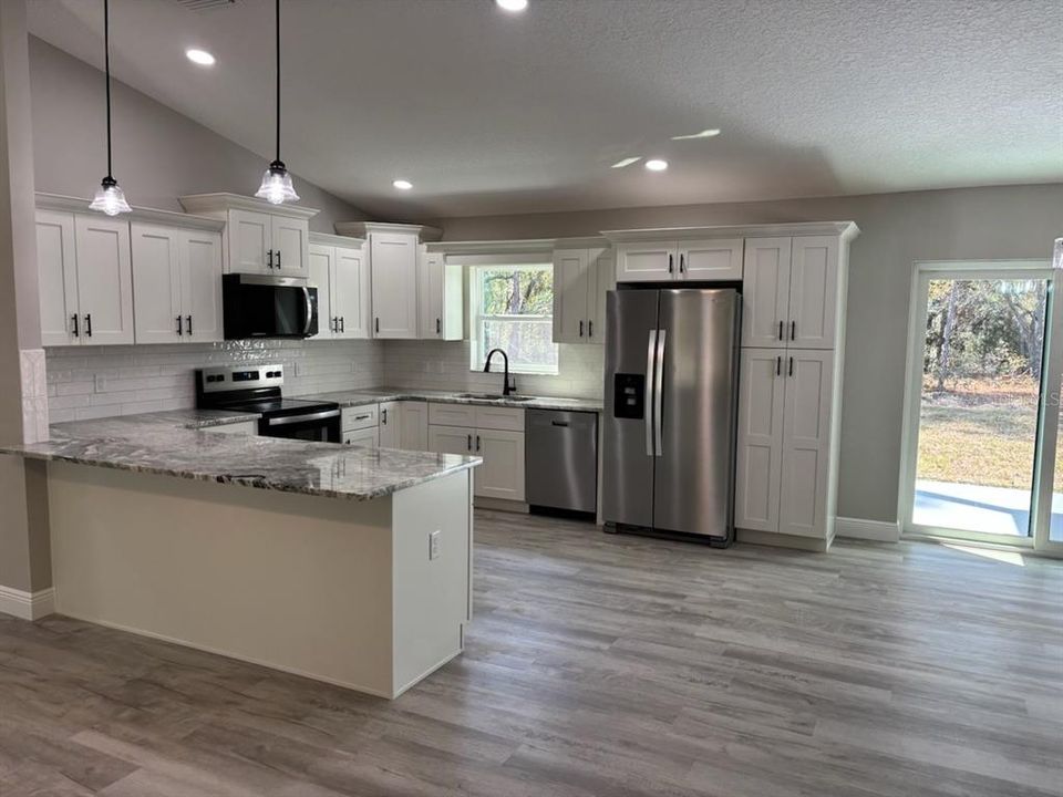 En Venta: $269,900 (4 camas, 2 baños, 1758 Pies cuadrados)