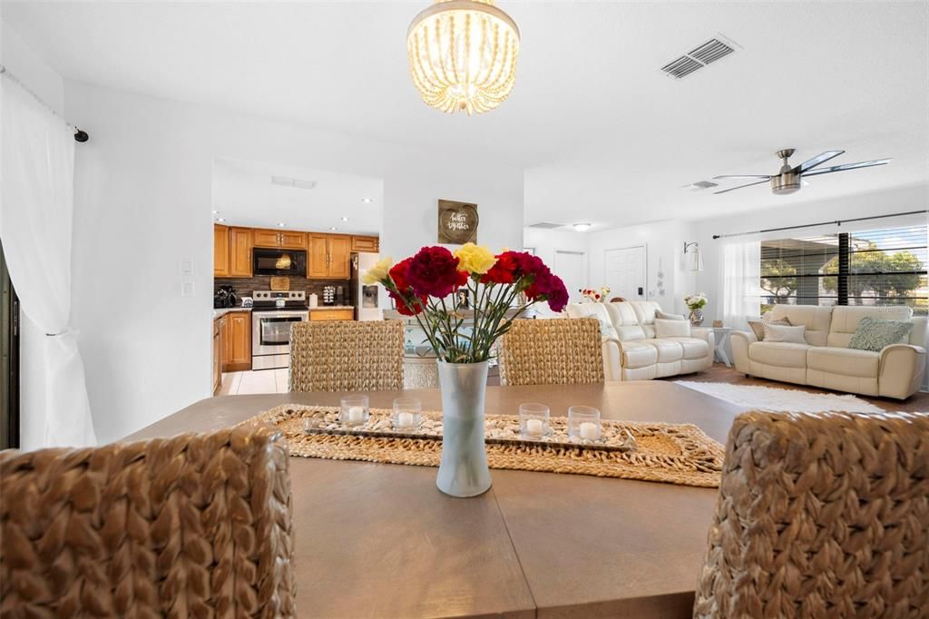 Active With Contract: $324,999 (3 beds, 2 baths, 1554 Square Feet)