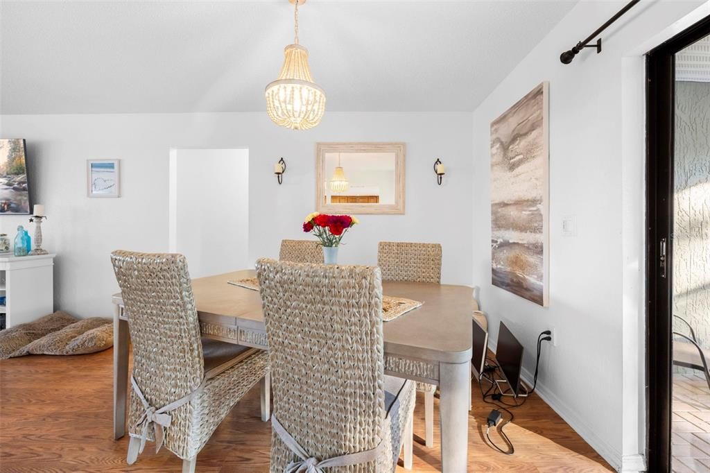 Active With Contract: $324,999 (3 beds, 2 baths, 1554 Square Feet)