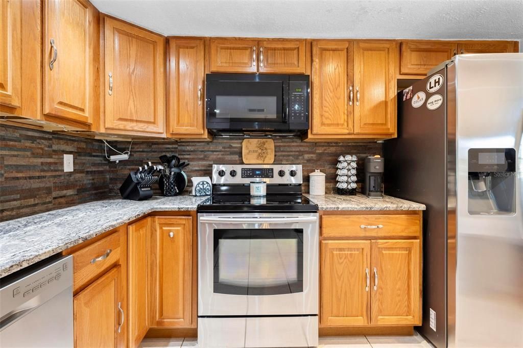 Active With Contract: $324,999 (3 beds, 2 baths, 1554 Square Feet)