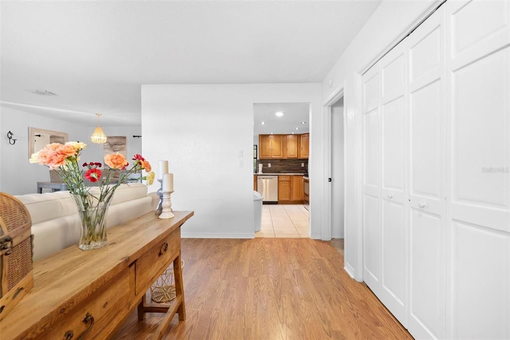 Active With Contract: $324,999 (3 beds, 2 baths, 1554 Square Feet)