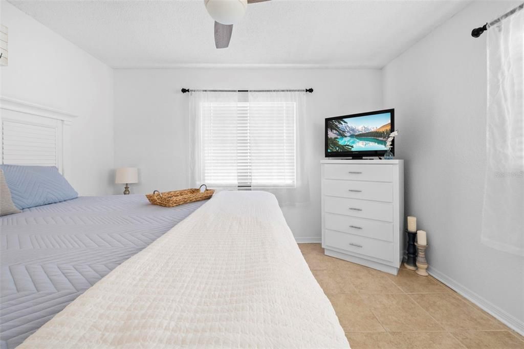 Active With Contract: $324,999 (3 beds, 2 baths, 1554 Square Feet)