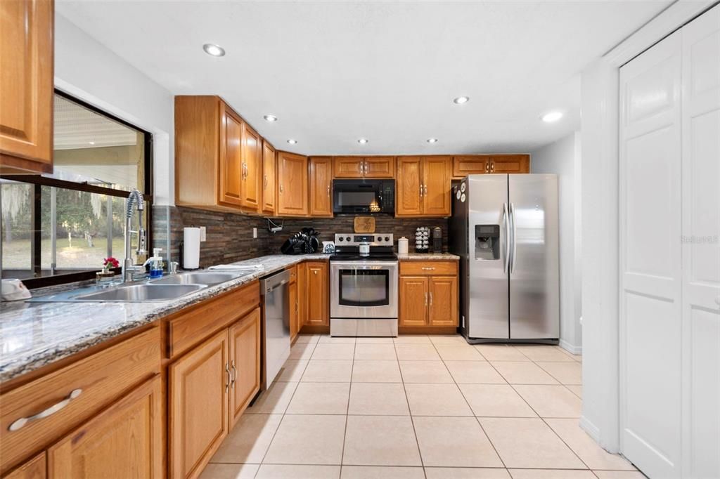 Active With Contract: $324,999 (3 beds, 2 baths, 1554 Square Feet)