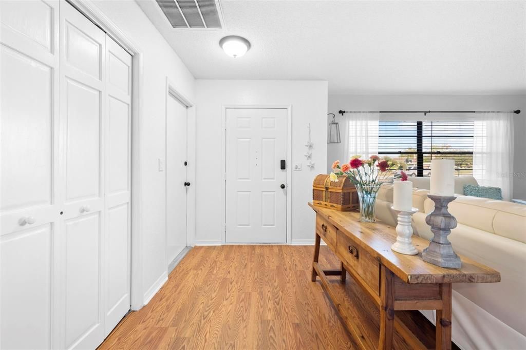 Active With Contract: $324,999 (3 beds, 2 baths, 1554 Square Feet)