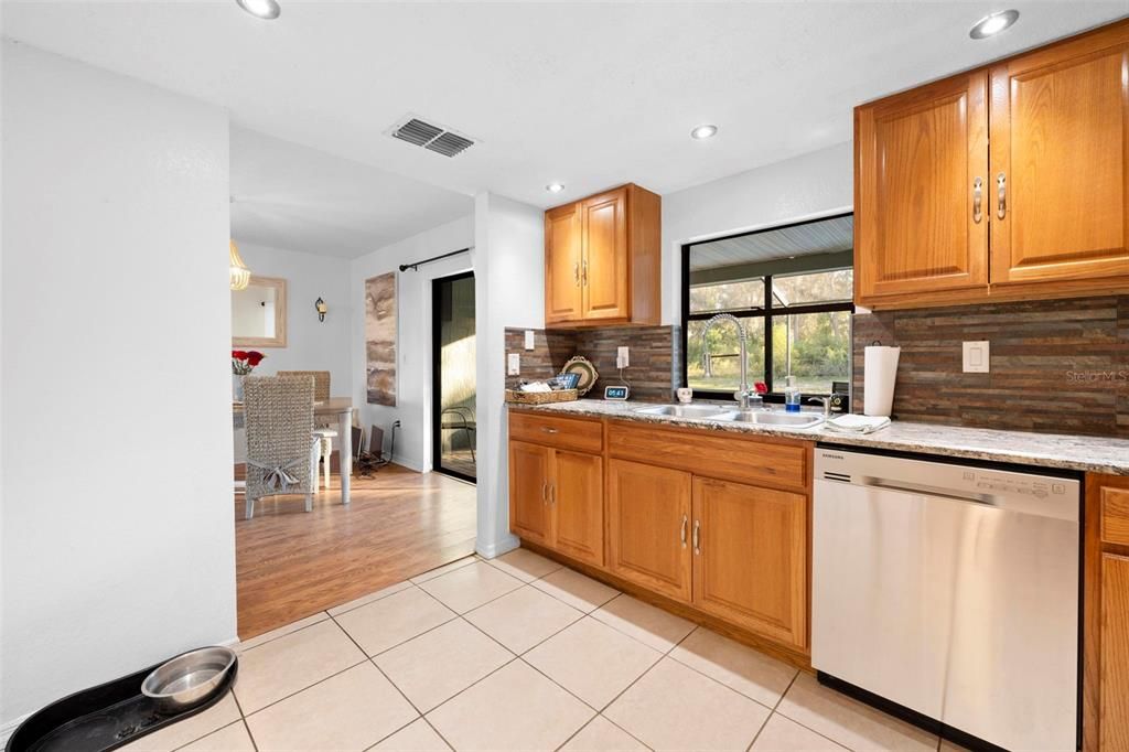 Active With Contract: $324,999 (3 beds, 2 baths, 1554 Square Feet)