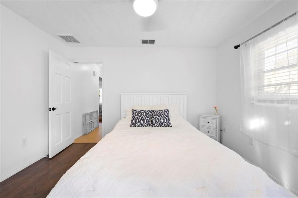 Active With Contract: $324,999 (3 beds, 2 baths, 1554 Square Feet)