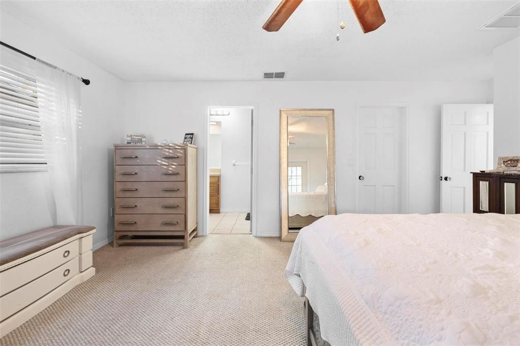 Active With Contract: $324,999 (3 beds, 2 baths, 1554 Square Feet)