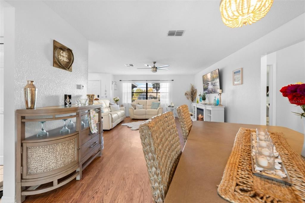 Active With Contract: $324,999 (3 beds, 2 baths, 1554 Square Feet)