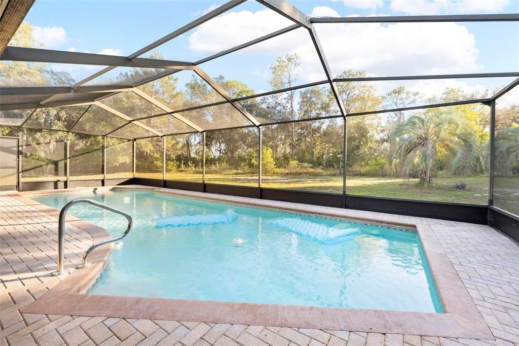 Active With Contract: $324,999 (3 beds, 2 baths, 1554 Square Feet)