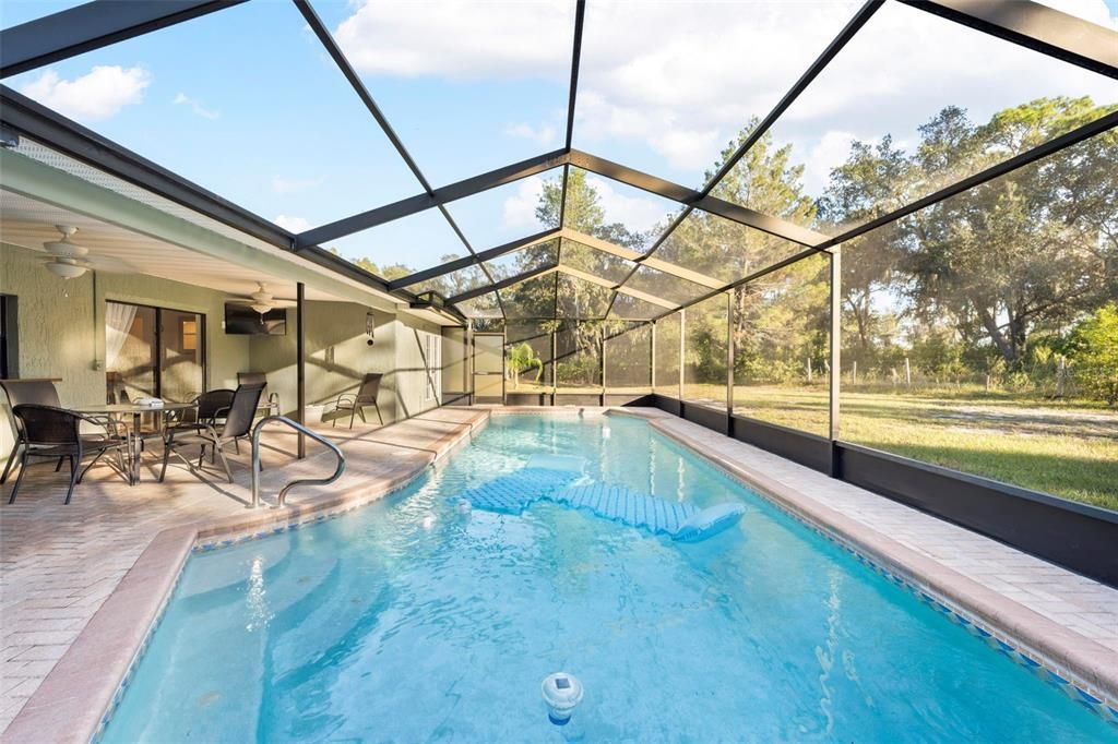 Active With Contract: $324,999 (3 beds, 2 baths, 1554 Square Feet)