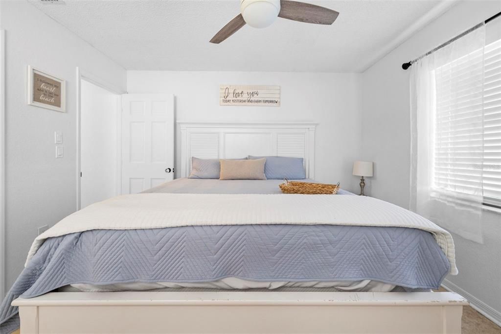 Active With Contract: $324,999 (3 beds, 2 baths, 1554 Square Feet)