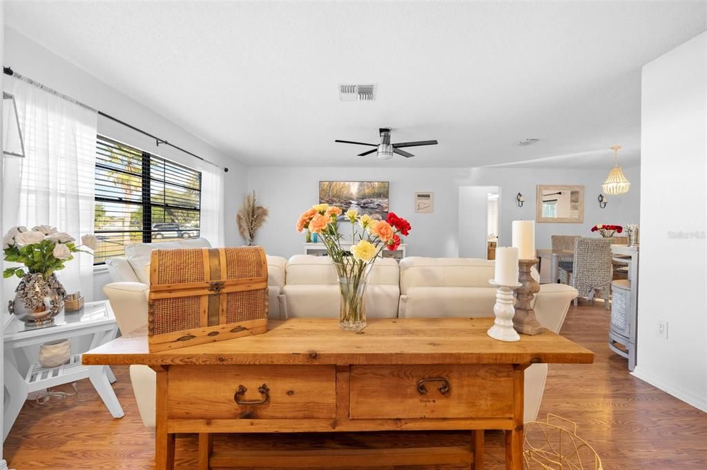 Active With Contract: $324,999 (3 beds, 2 baths, 1554 Square Feet)