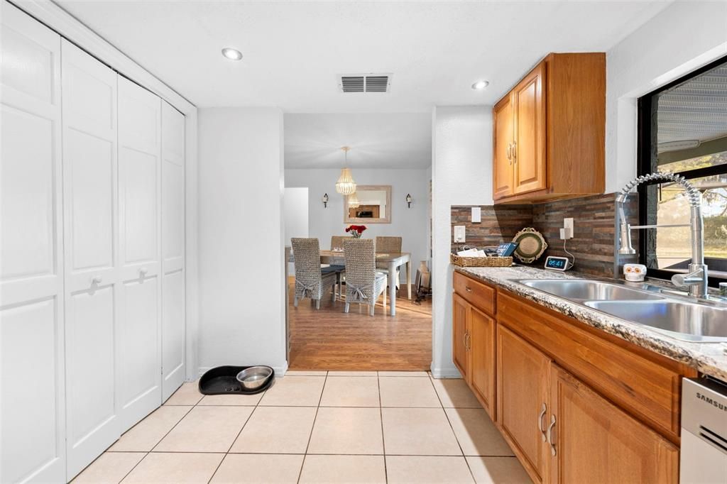 Active With Contract: $324,999 (3 beds, 2 baths, 1554 Square Feet)