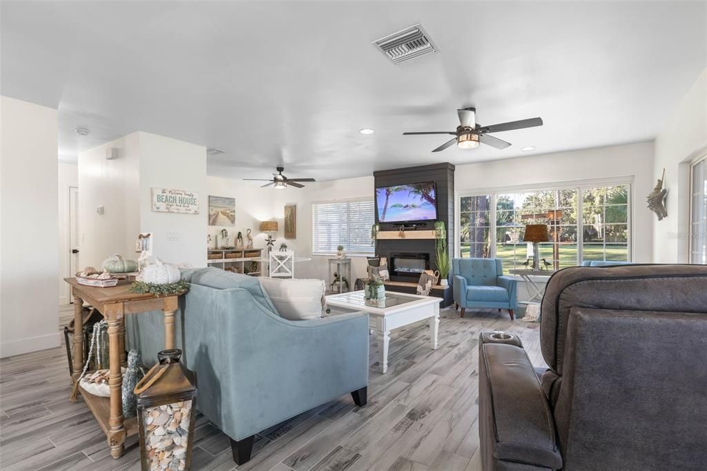 For Sale: $549,000 (3 beds, 3 baths, 2007 Square Feet)