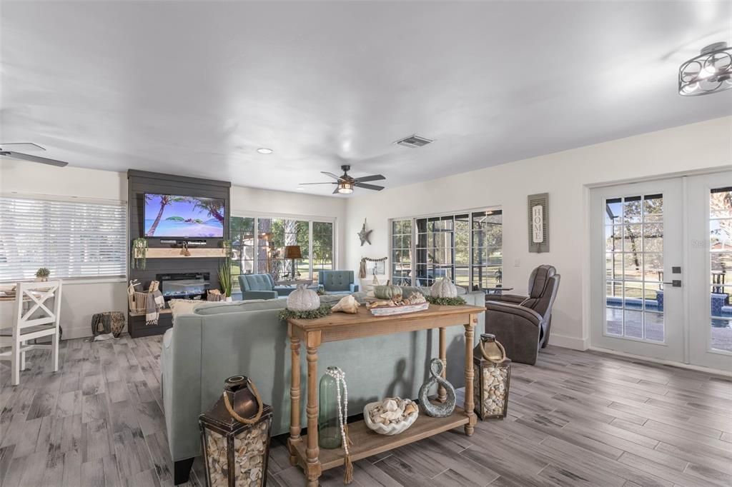 For Sale: $549,000 (3 beds, 3 baths, 2007 Square Feet)