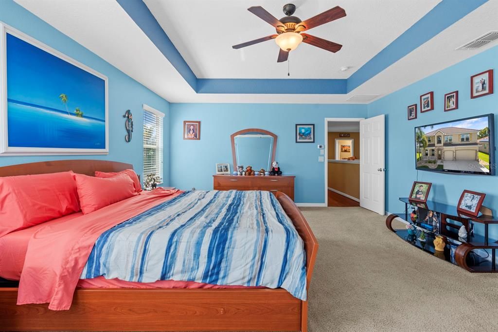 For Sale: $579,900 (5 beds, 3 baths, 3260 Square Feet)