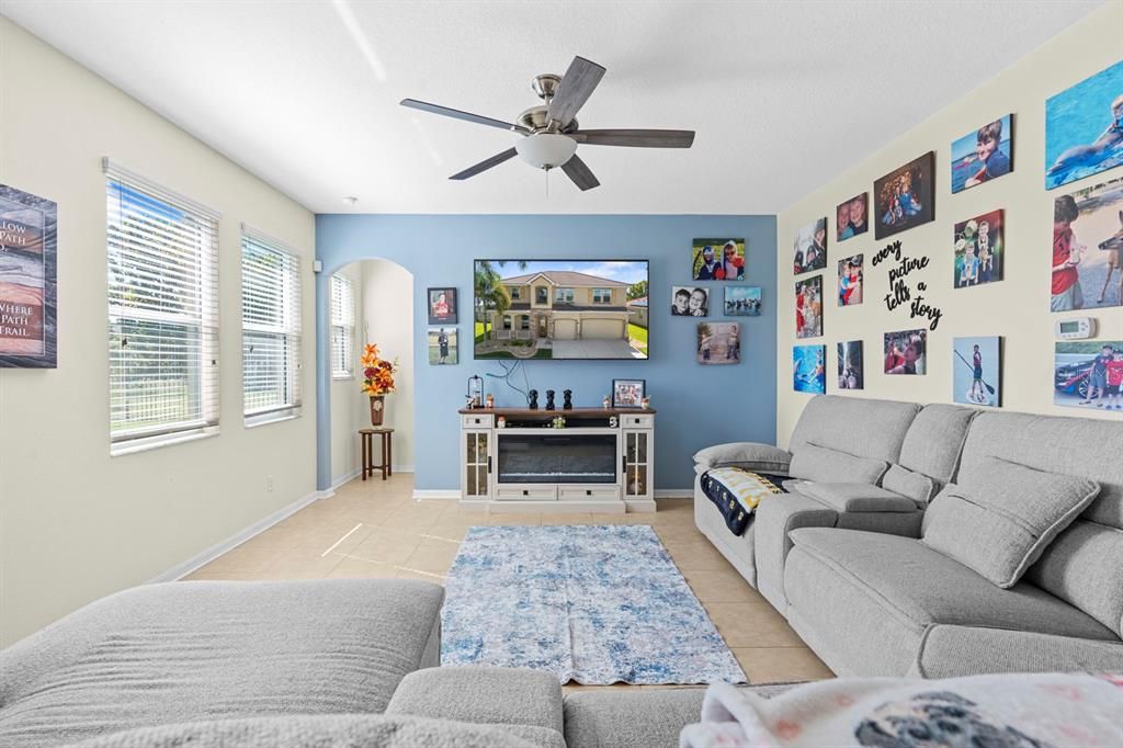 For Sale: $579,900 (5 beds, 3 baths, 3260 Square Feet)