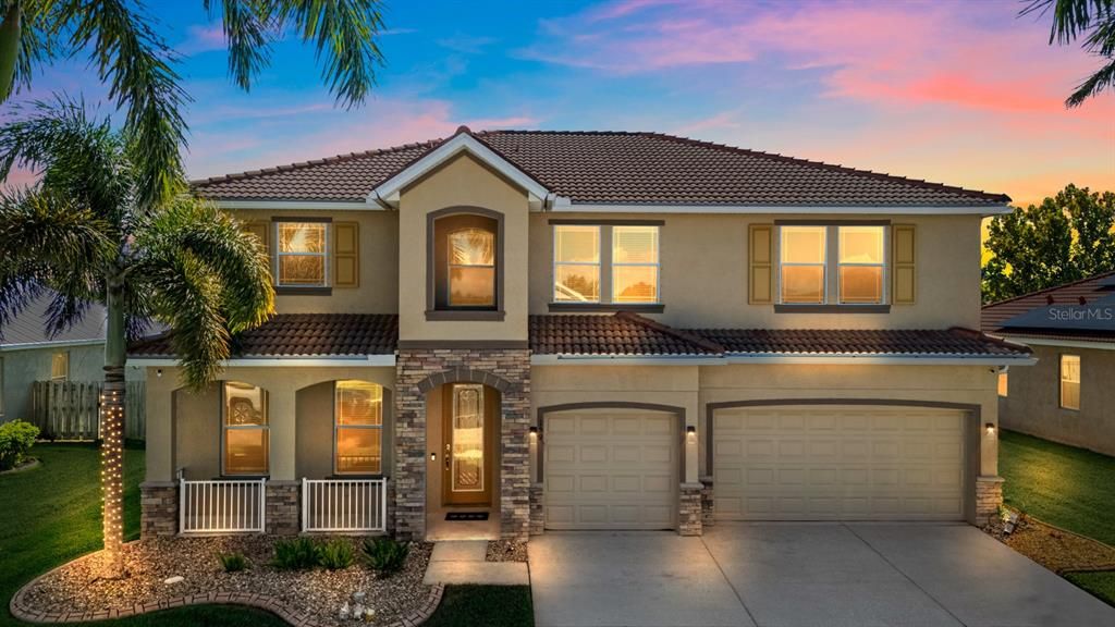 For Sale: $579,900 (5 beds, 3 baths, 3260 Square Feet)